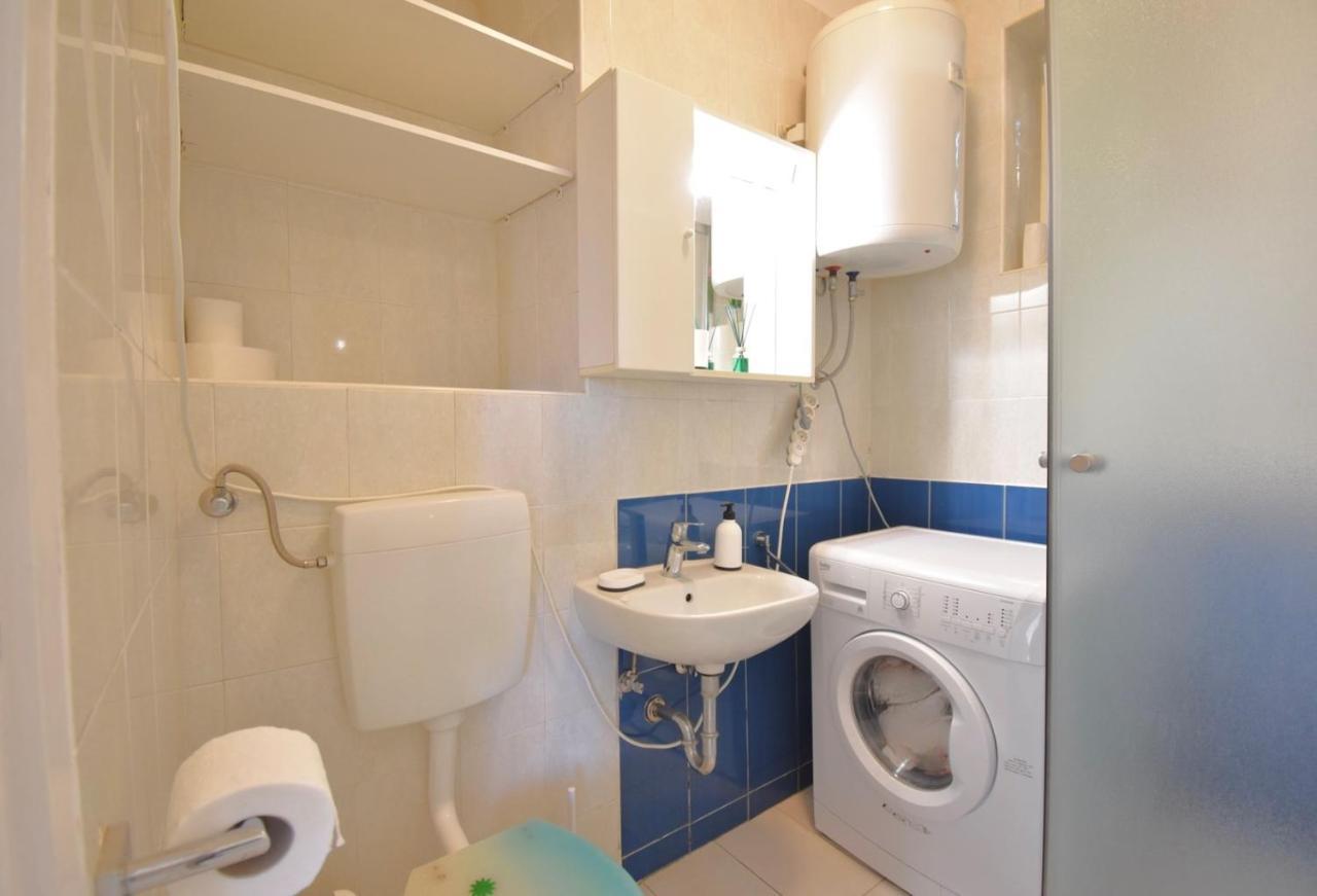 City Centre Apartment With Terrace 2 プーラ エクステリア 写真
