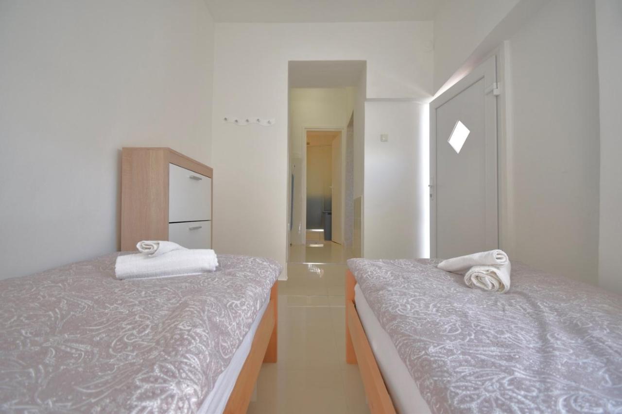 City Centre Apartment With Terrace 2 プーラ エクステリア 写真