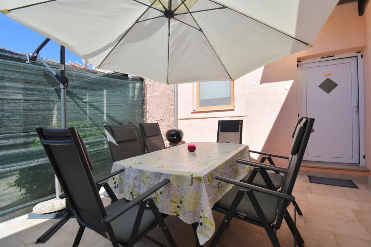 City Centre Apartment With Terrace 2 プーラ エクステリア 写真