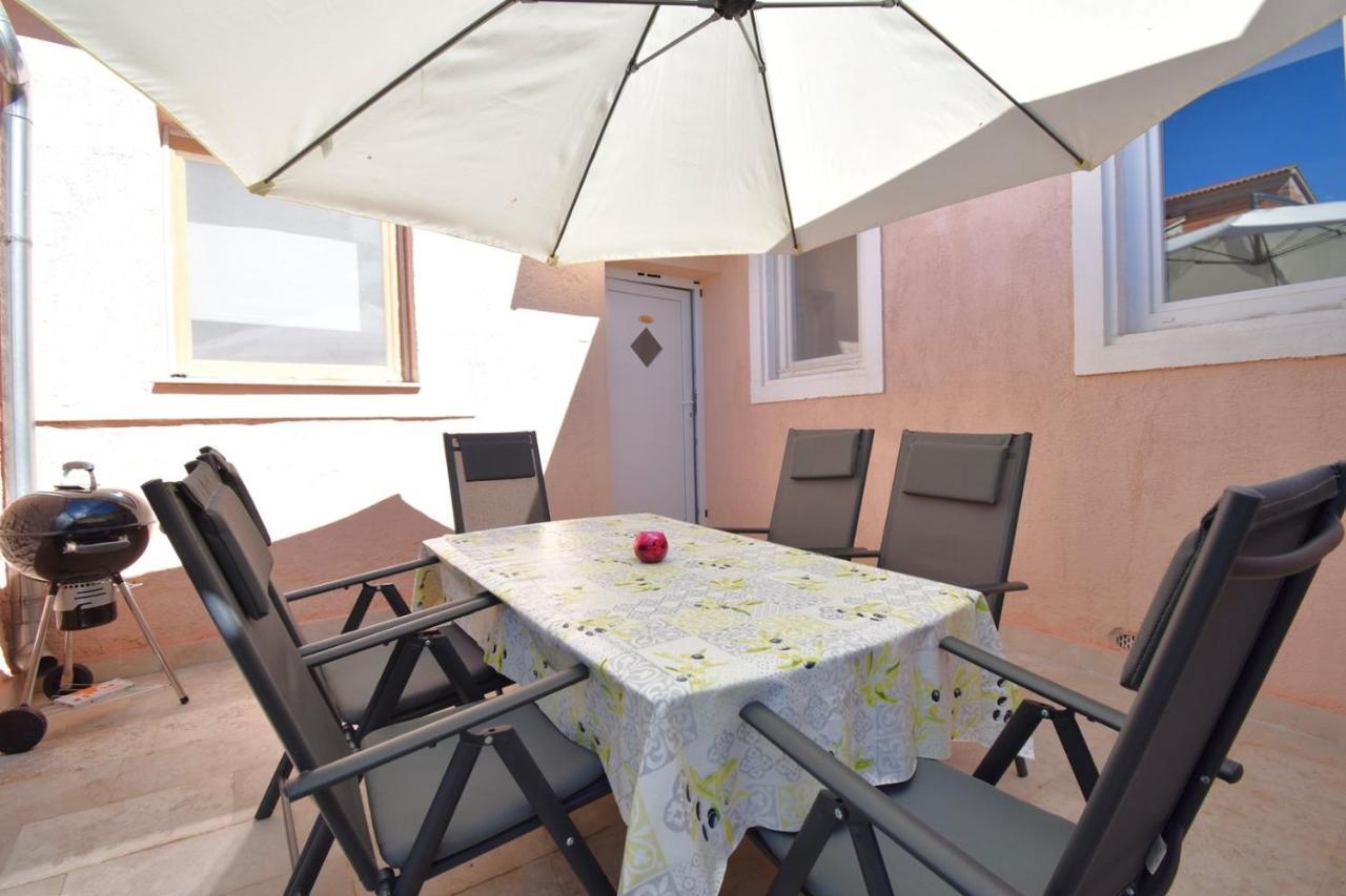 City Centre Apartment With Terrace 2 プーラ エクステリア 写真